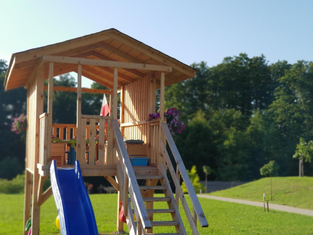 ホテル Hubertus Wola Rzedzinska エクステリア 写真